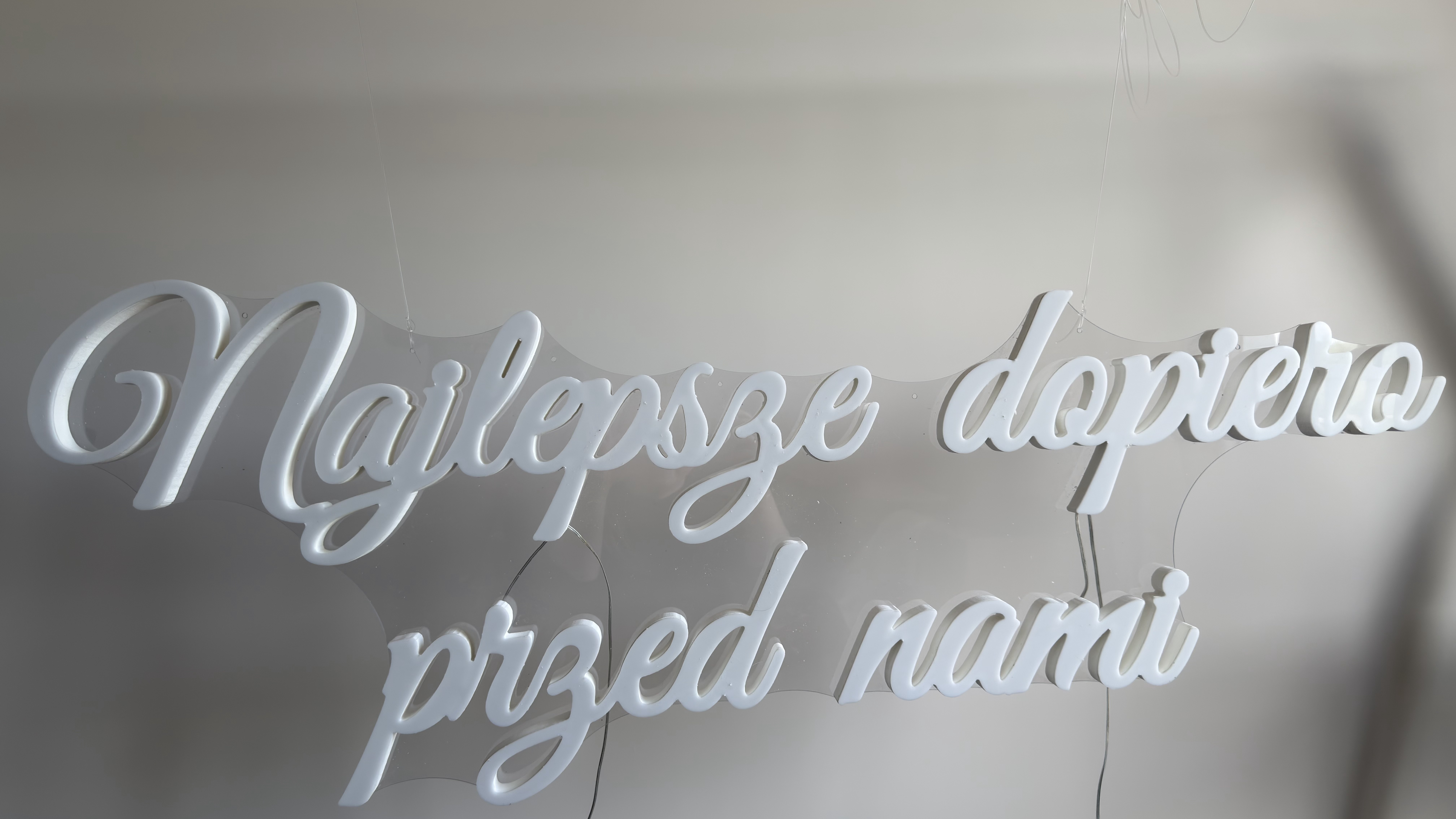 Napis LED „Najlepsze dopiero przed nami"